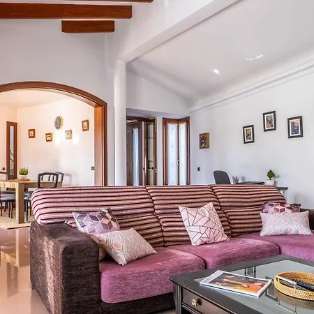 Seaside Ciutadella: Beach-nearby Retreat With Pool And Wi-fi