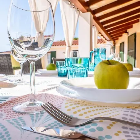 Seaside Ciutadella: Beach-nearby Retreat With Pool And Wi-fi Sa Caleta